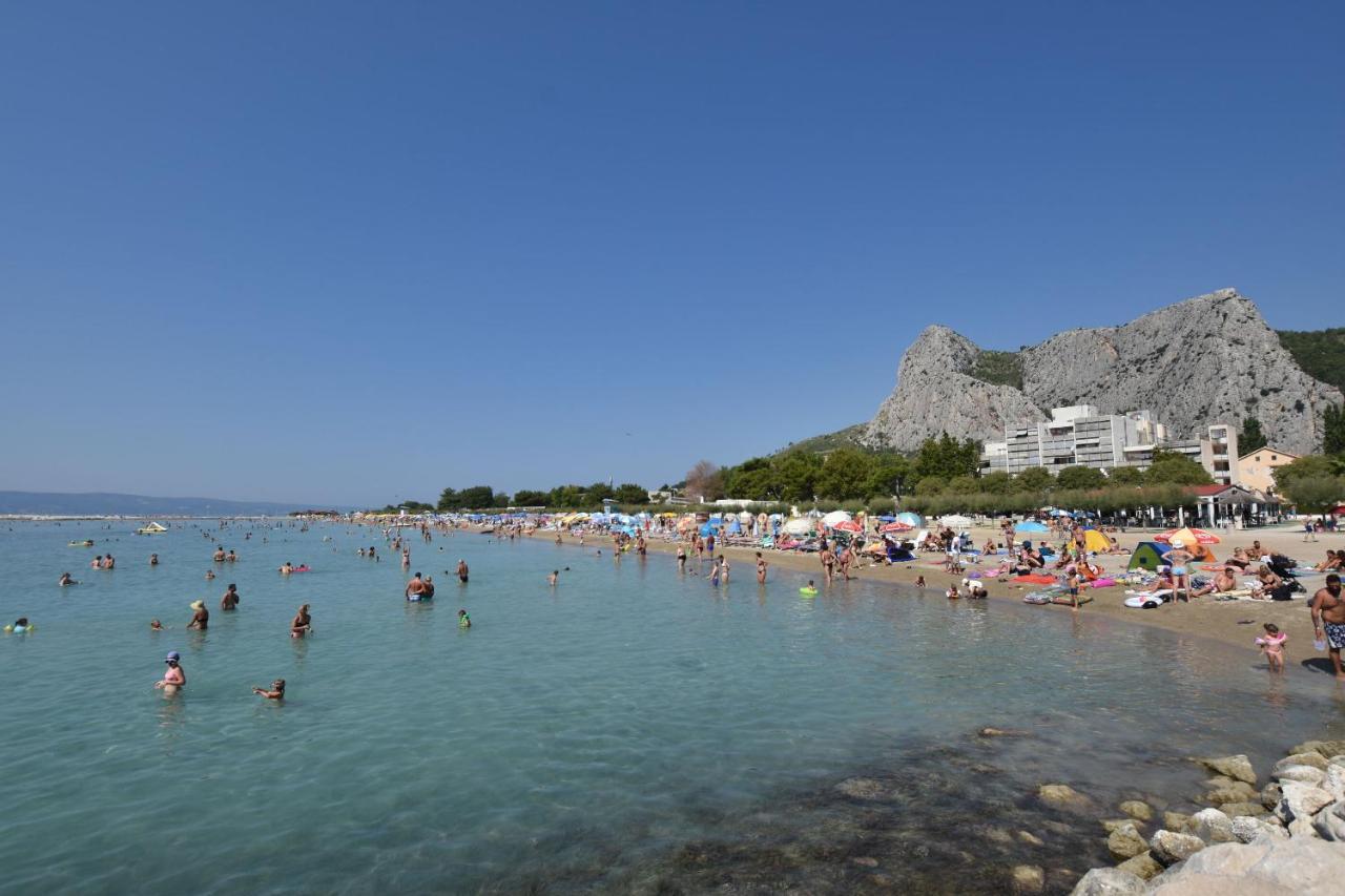 Apartment Vicko Omiš Exteriör bild