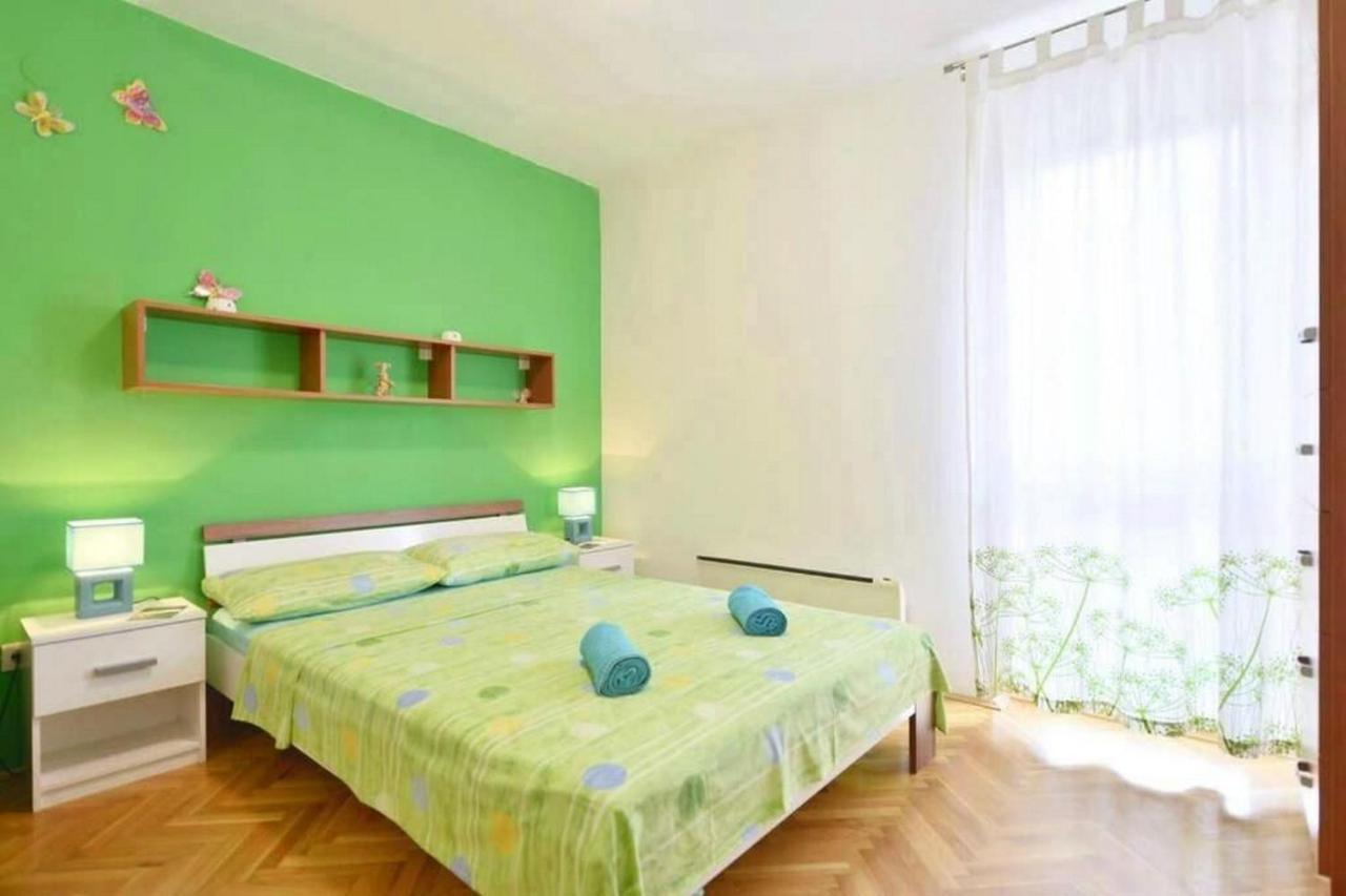 Apartment Vicko Omiš Exteriör bild