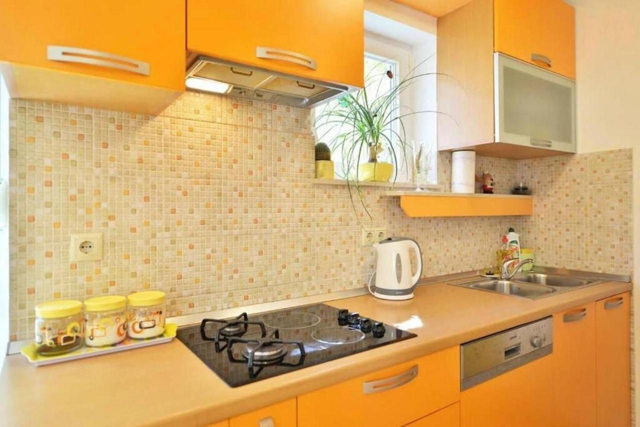 Apartment Vicko Omiš Exteriör bild