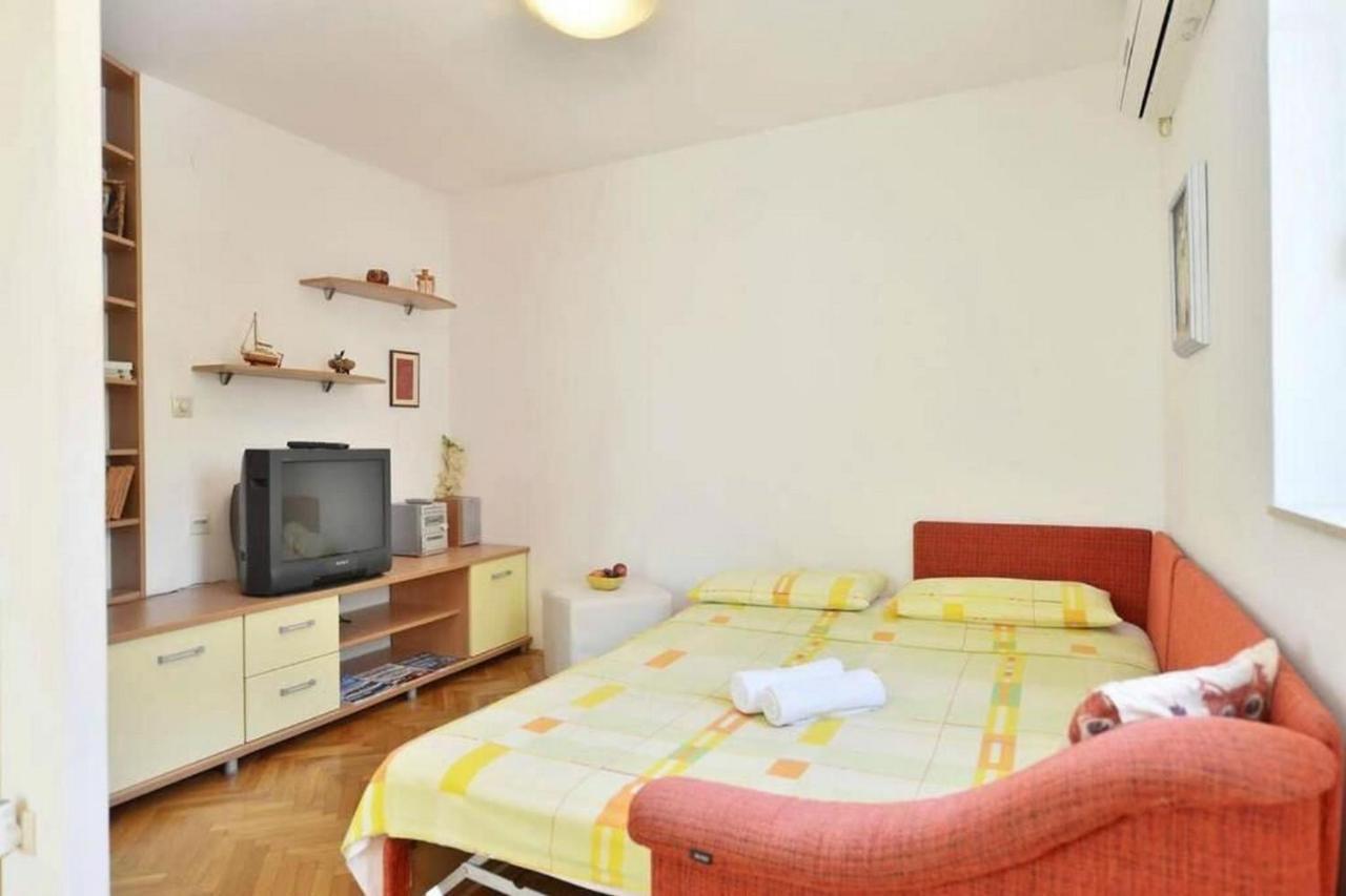 Apartment Vicko Omiš Exteriör bild