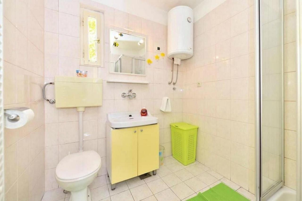 Apartment Vicko Omiš Exteriör bild