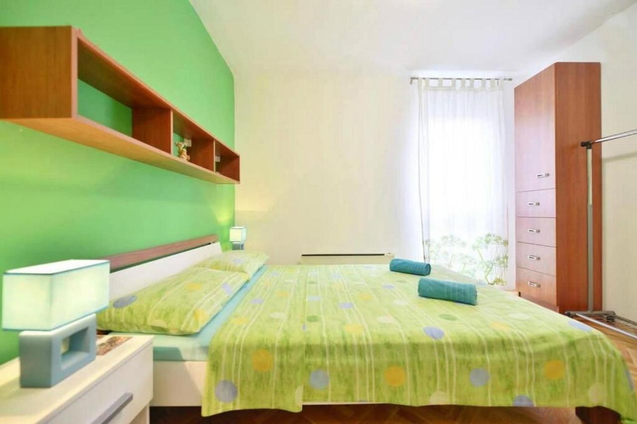 Apartment Vicko Omiš Exteriör bild