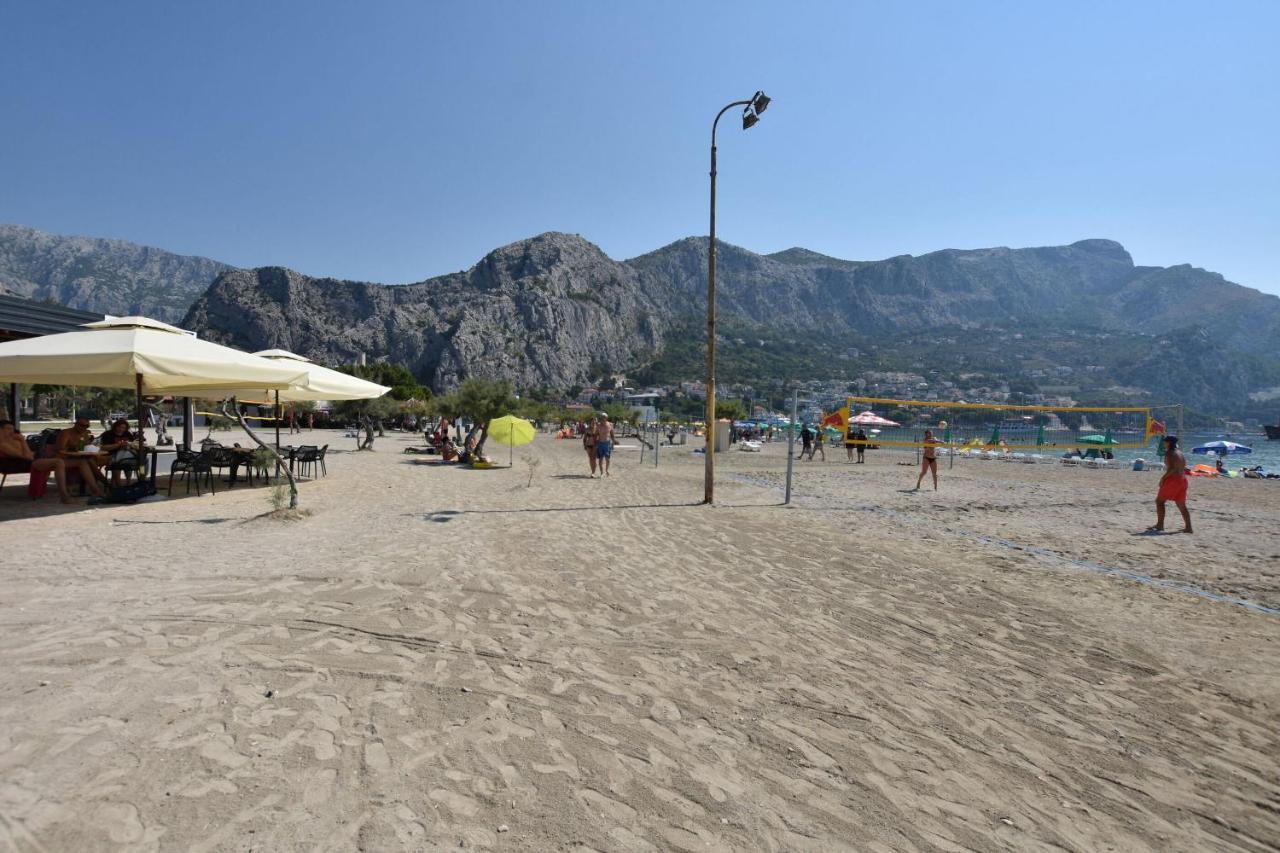 Apartment Vicko Omiš Exteriör bild