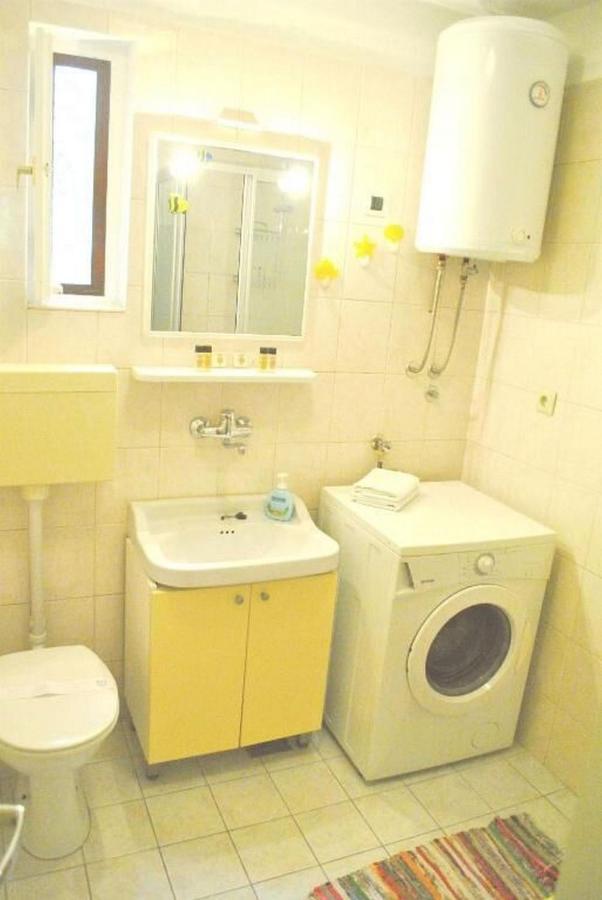 Apartment Vicko Omiš Exteriör bild