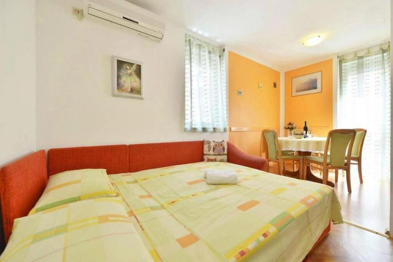 Apartment Vicko Omiš Exteriör bild
