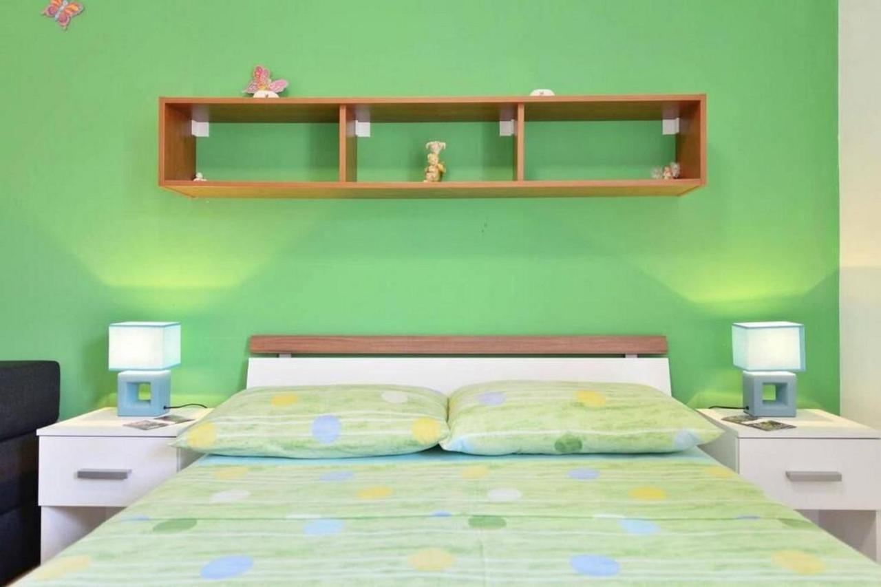 Apartment Vicko Omiš Exteriör bild